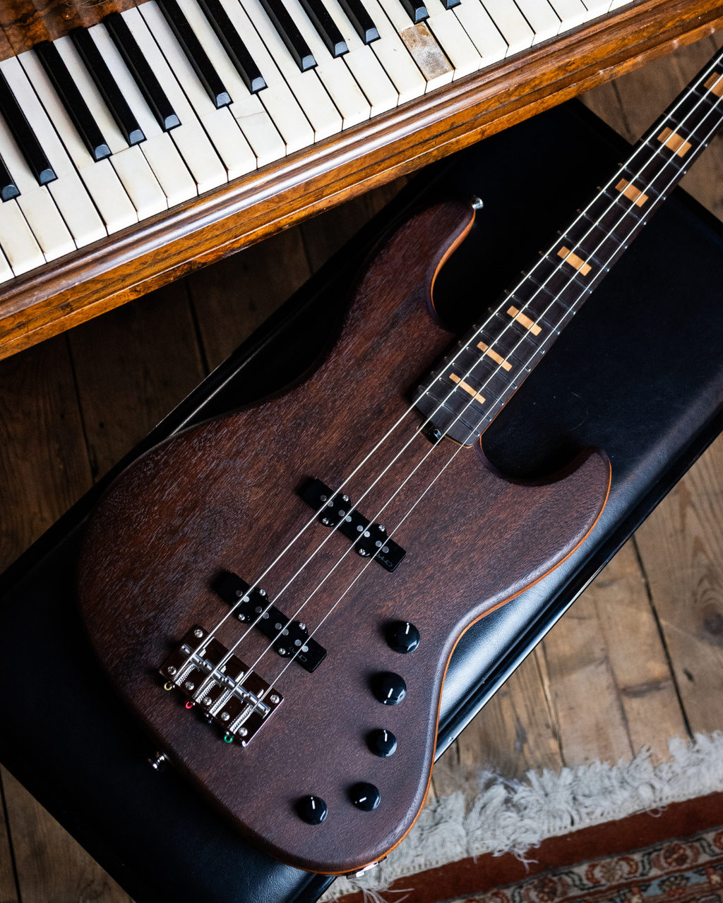 Nameless J-Class Deluxe 320R Bass Guitar - Rosewood Fingerboard - Natural